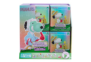 Happy Haul Peanuts Snoopy Figs In Box
